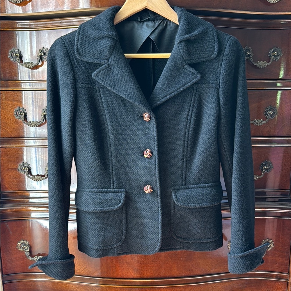 Weekend by Max Mara black jacket in very good condition. Size US 2